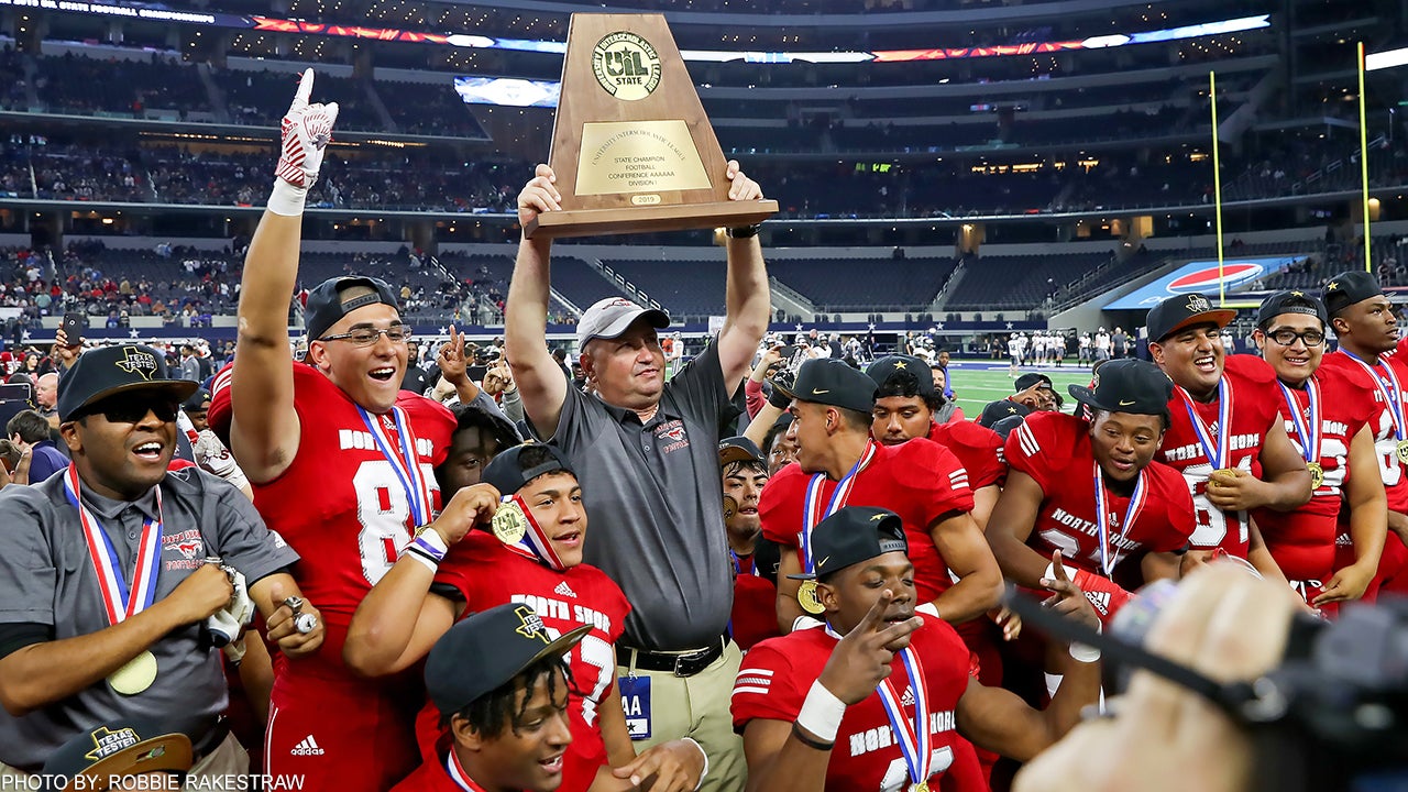 North Shore celebrates its UIL Class 6A Division I title.