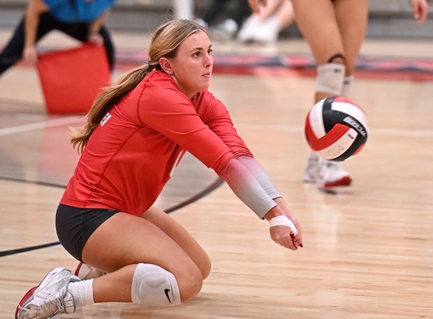 Oregon commit Lizzy Robinson looks to help No. 3 Mater Dei win its third Open Division title on Saturday against Rocklin at Santiago Canyon College. (PHOTO: Heston Quan)