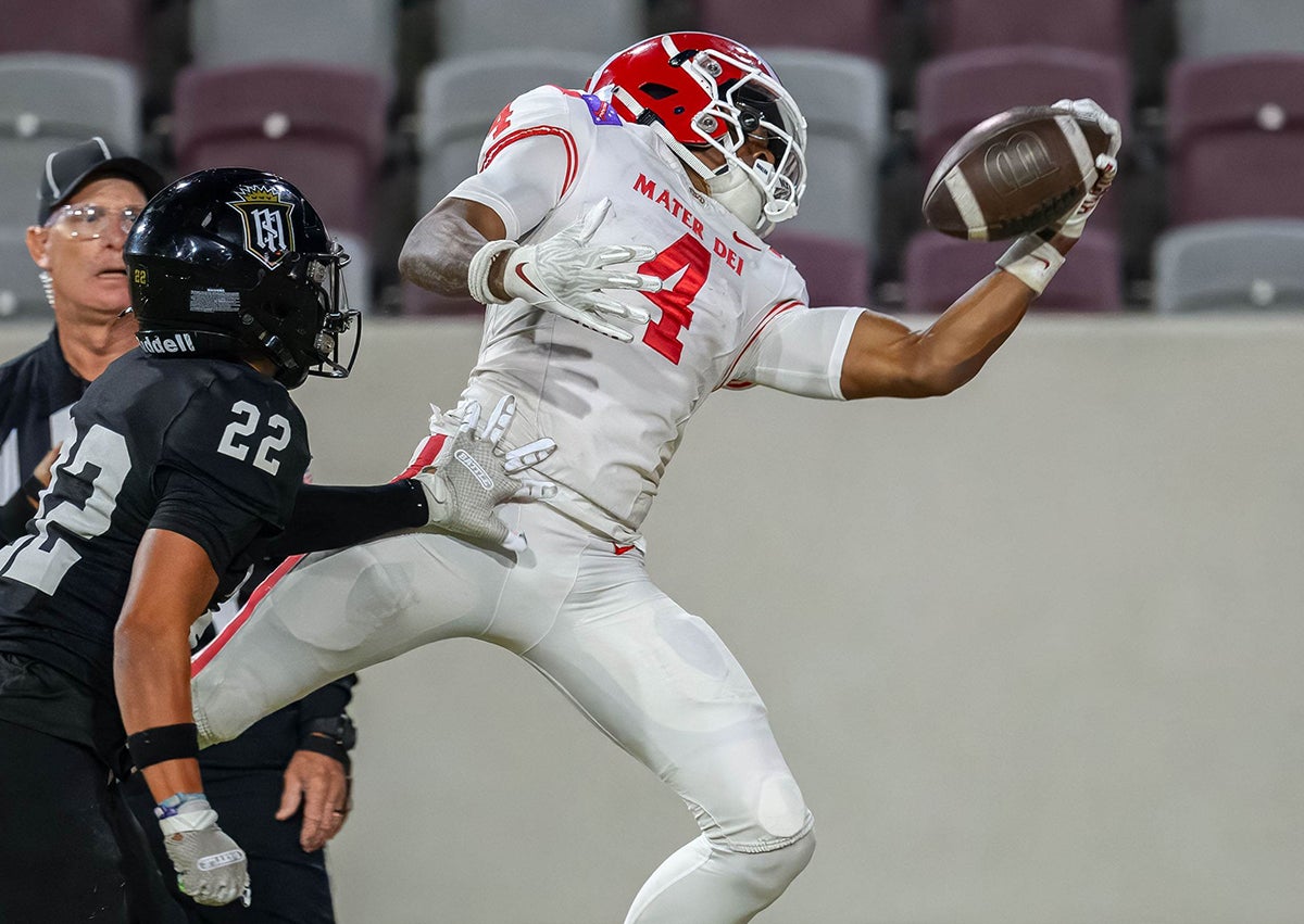 Mater Dei is No. 1 in the preseason media composite top 25 and the Monarchs return wide receiver Kayden Dixon-Wyatt. The four-star Ohio State commit had 50 catches for 693 yards and five touchdowns in 2024. (PHOTO: Rene Morales)