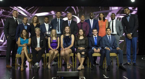 A group shot of all the Gatorade Players of the Year and presenters.