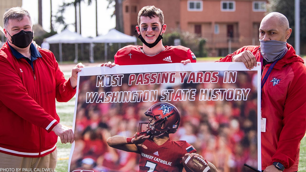High school football: Nation's No. 1-ranked quarterback, Washington signee Sam Huard breaks state record