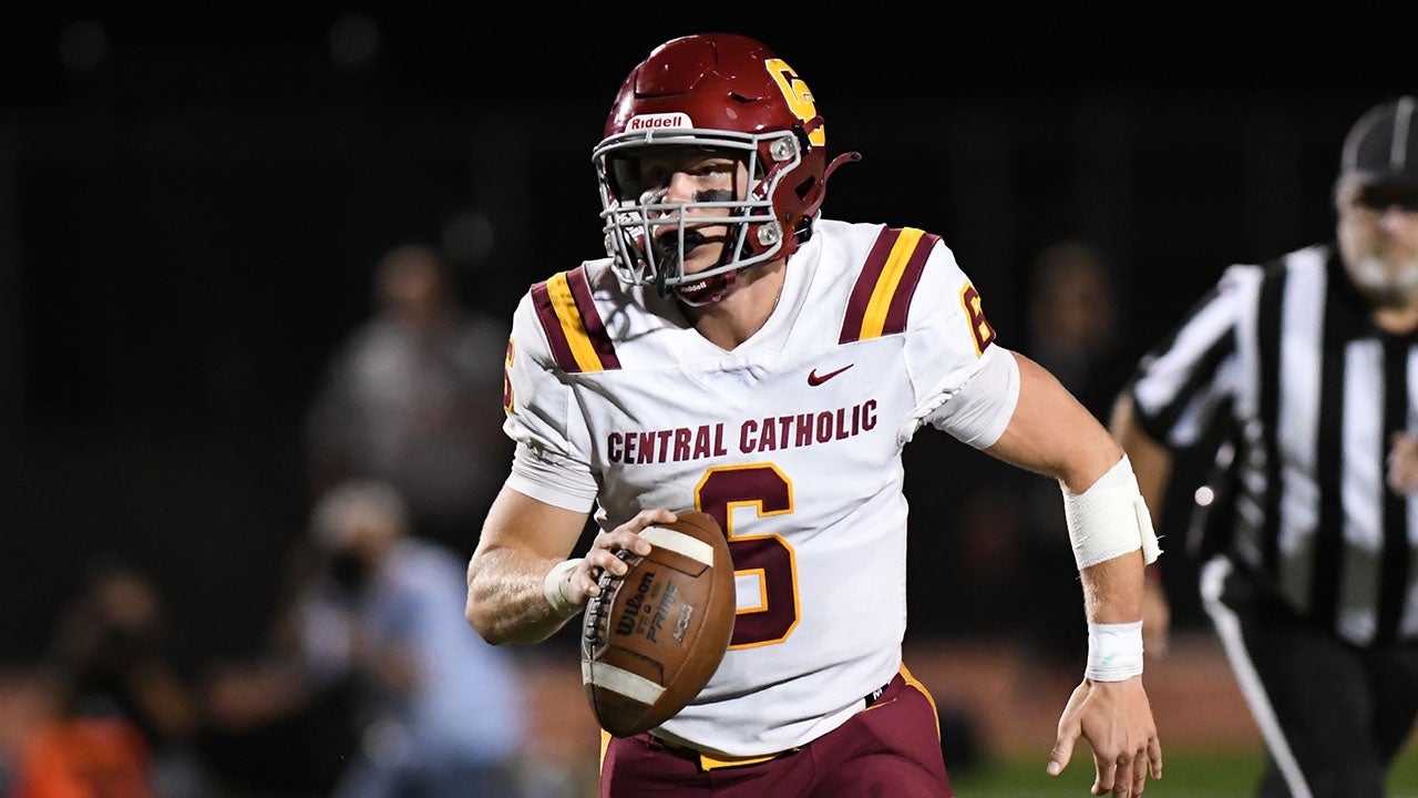 Cru Newman named 2023 MaxPreps Oregon High School Football Player of the Year