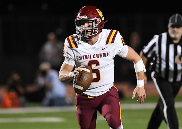 MaxPreps Oregon Player of the Year Cru Newman was under center for undefeated state championship teams as a sophomore and senior. (Photo: Brian Murphy)