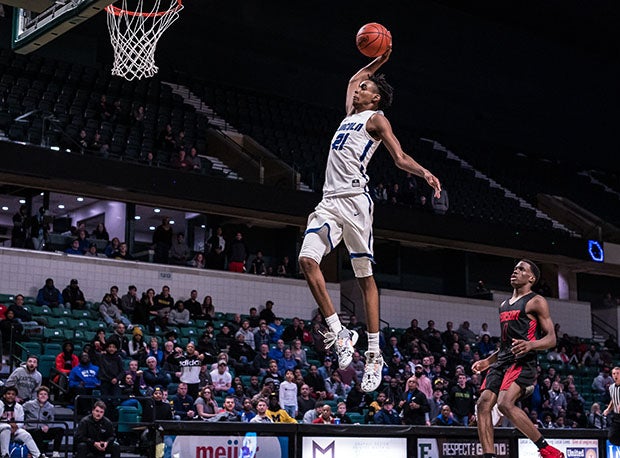 Emoni Bates rises for a dunk during a January game.
