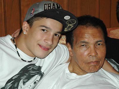 Biaggio Ali Walsh poses with his grandfather Muhammad Ali.