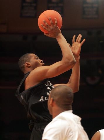 South Atlanta senior Derrick Favors scored game-high 21 points.