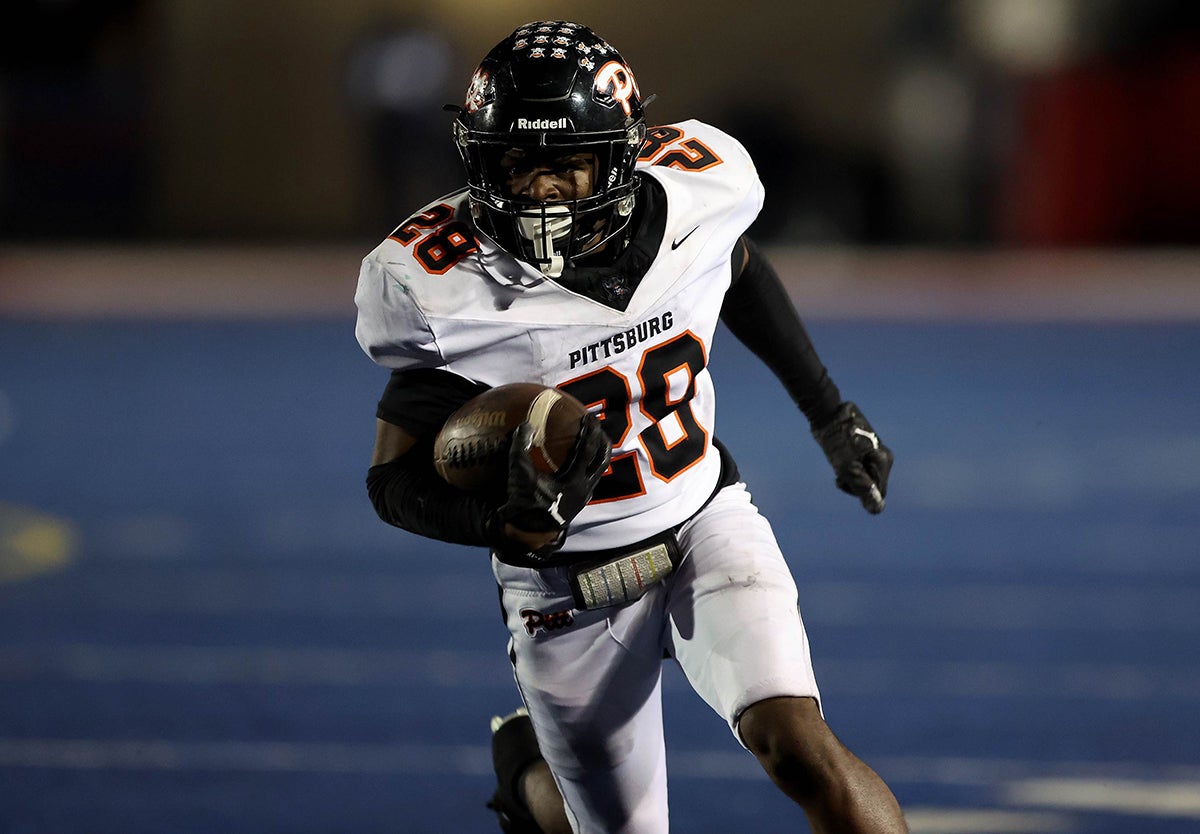 Jamar Searcy of Pittsburg had 138 rushing yards and two touchdowns in the Pirates 45-0 win on Friday. (Photo: Dennis Lee)