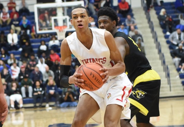 Darius Bazley in action during the 2016-17 season at the Flyin' to the Hoop National Classic.