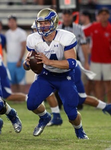 Santa Margarita's Johnny Stanton
also rushed for 99 yards and two
scores.