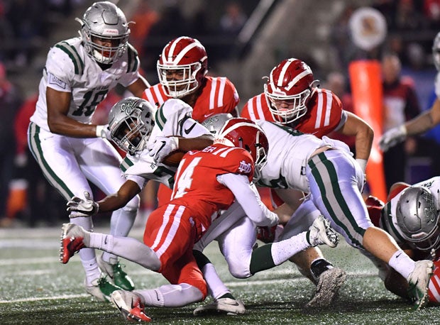 De La Salle had little to no success running on Mater Dei's front sevent.
