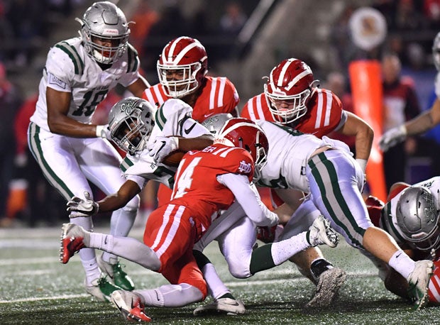 De La Salle had little to no success running on Mater Dei's front sevent. 