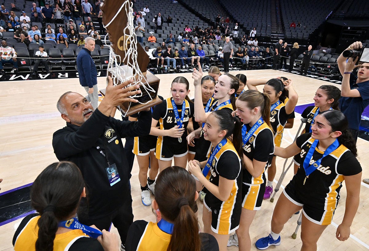 El Dorado players and coaches hoist the CIF Division III trophy after beating Valley Christian 42-40 on Friday at Golden 1 Center in Sacramento. (PHOTO: David Steutel)
