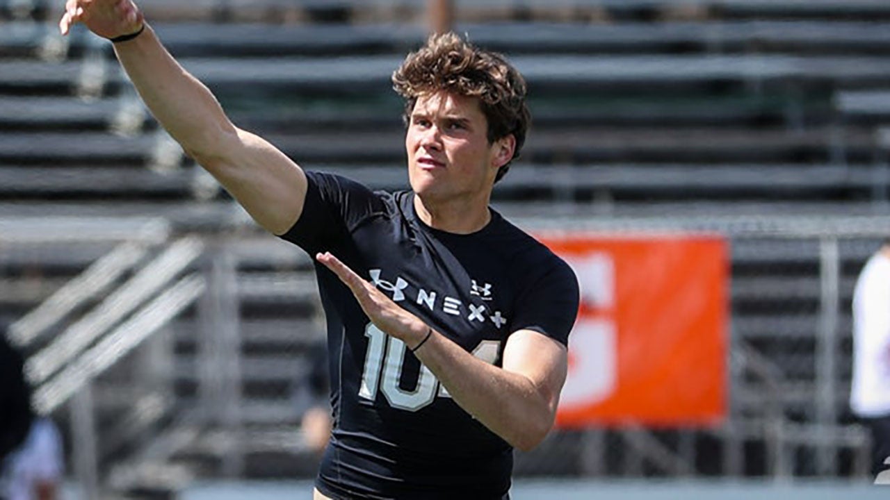 High school football: Cole Leinart throws three touchdown passes in debut at new school