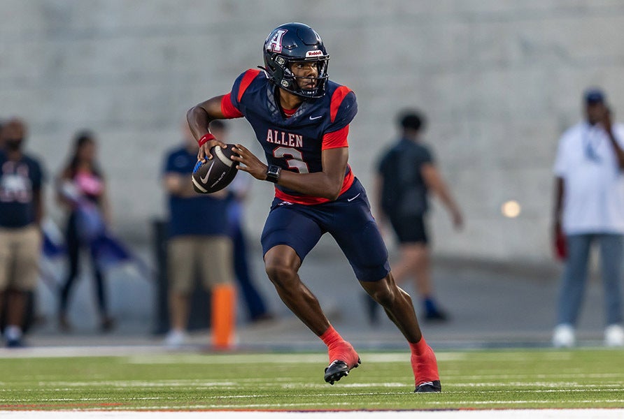 Allen sophomore quarterback Ty Snell led the Eagles' offense to nearly 300 yards of offense their 26-7 win Friday over Duncanville in the MaxPreps Game of the Week. (PHOTO: Lynn Fritz)