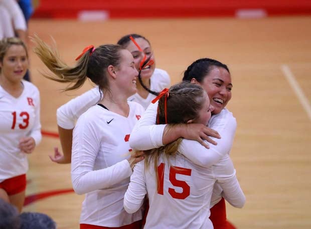 Redondo Union celebrates after fifth-game win to give the Sea Hawks the match.