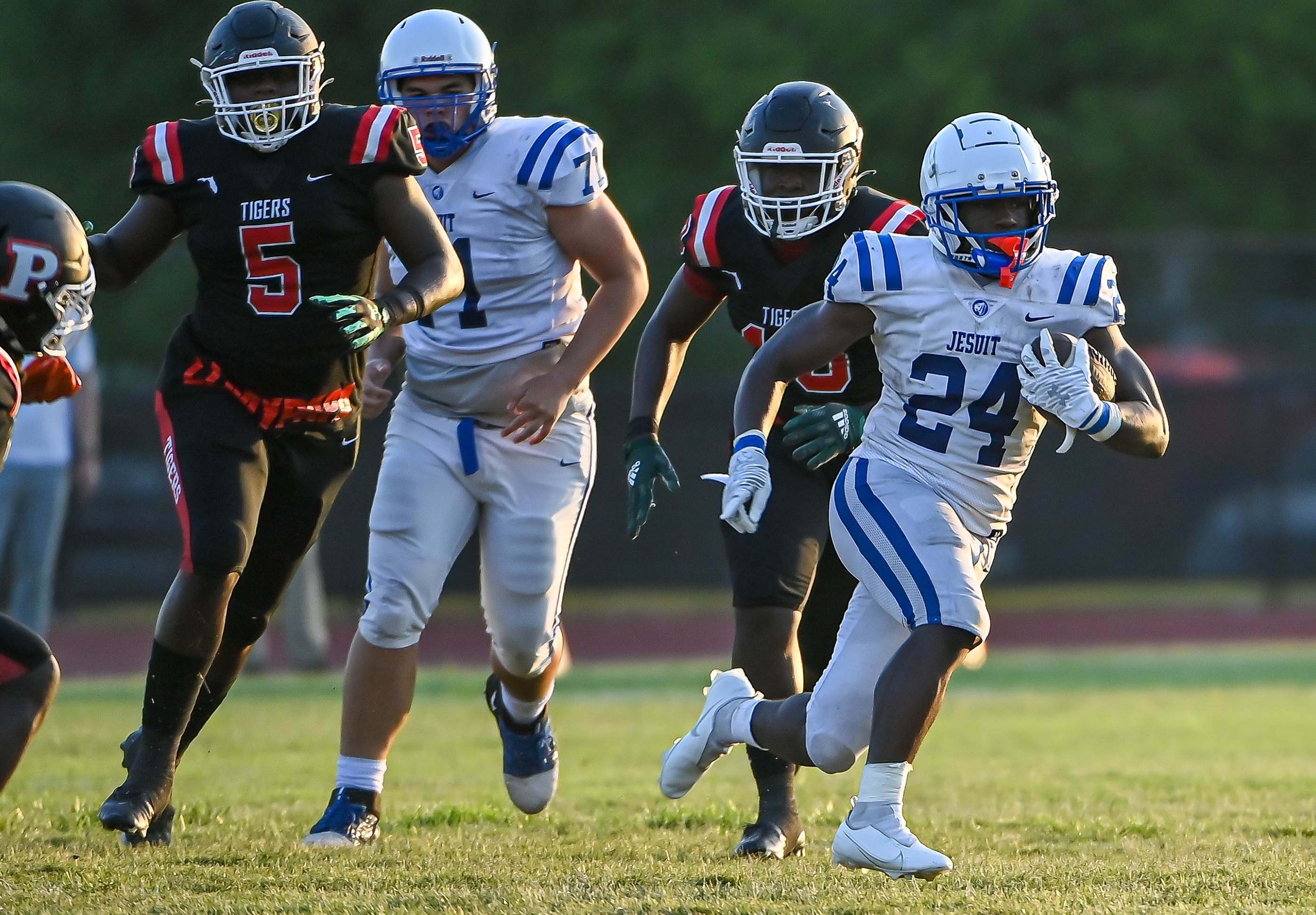 Running back Joquez Smith