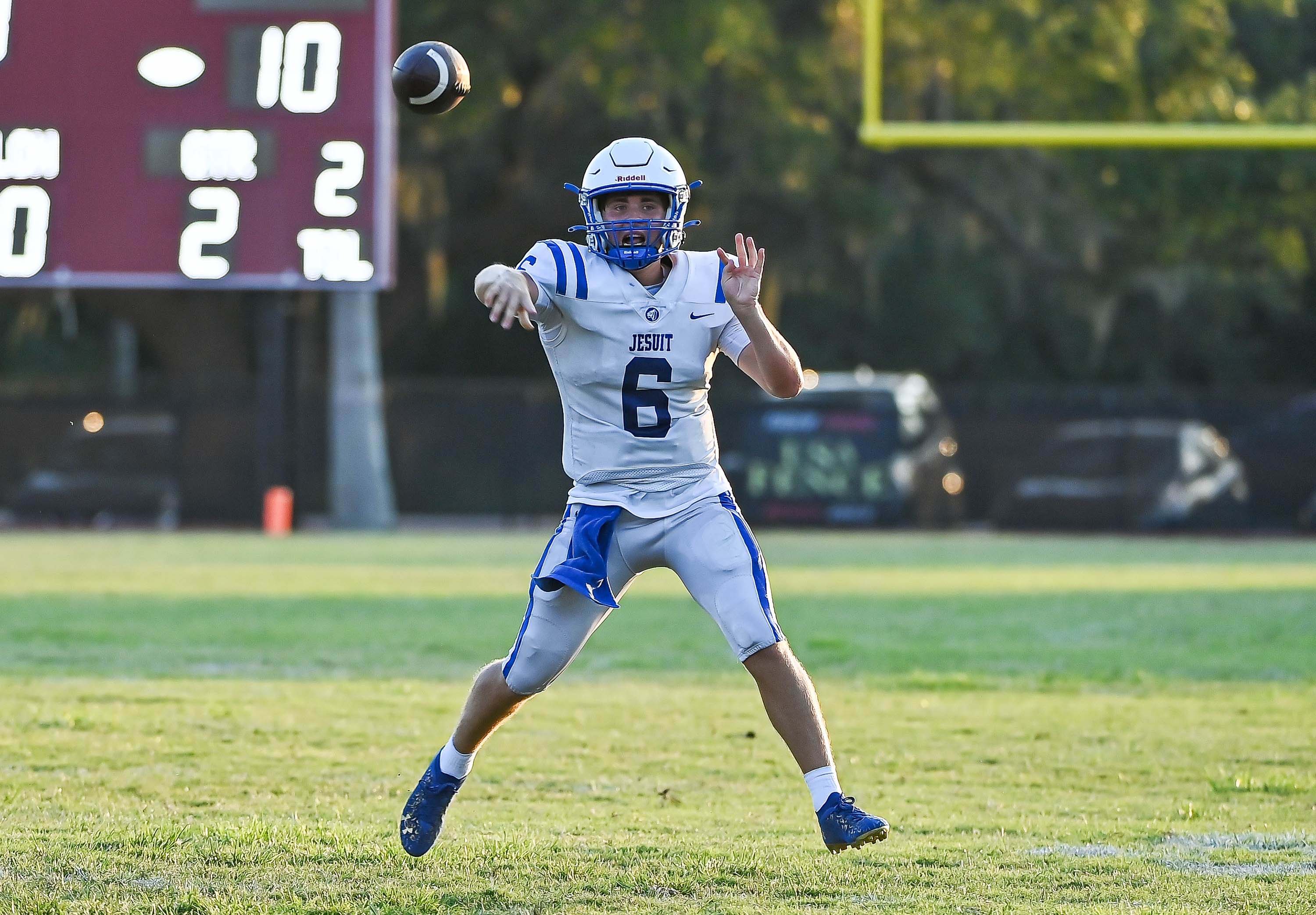 Quarterback Luke Knight