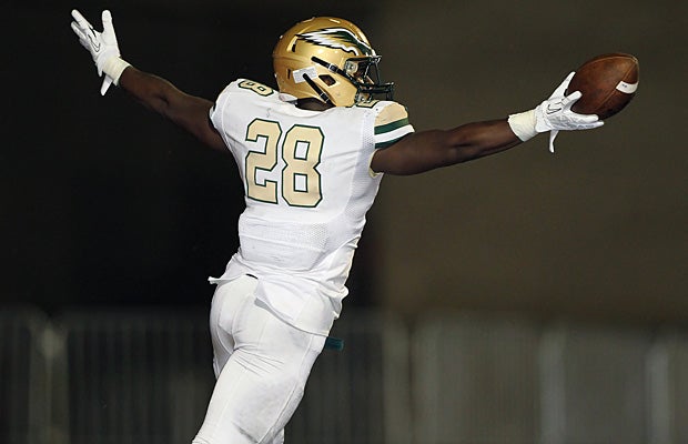 Jatory Sparks-Brown and DeSoto assume the top spot in the Texas Top 25 after a convincing victory over rival Cedar Hill.