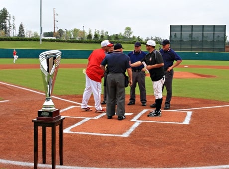 Mater Dei and Harvard-Westlake met for the NHSI title last season. Each won Thursday to stay in the title hunt.