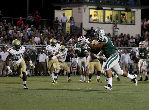 De La Salle tight end and defensive end Devin Asiasi makes TD catch versus Long Beach Poly.