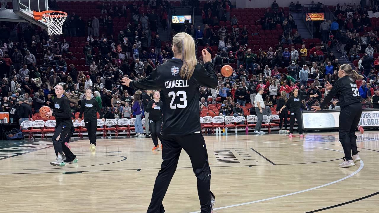 BASKETBALL: D2 state semis