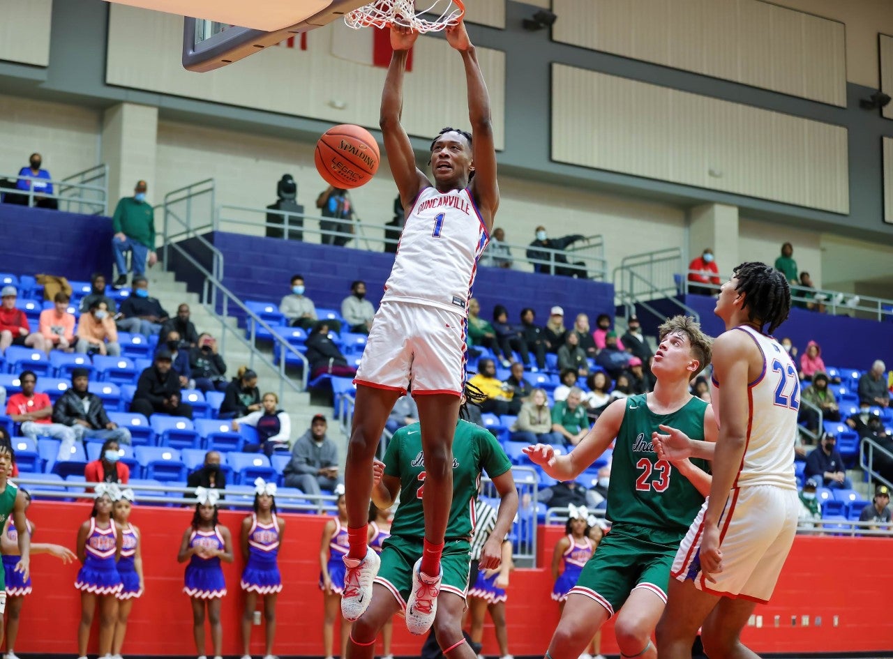 High school basketball: Five-star Texas signee Ronald Holland leads No. 2 Duncanville past No. 8 Columbus 62-59