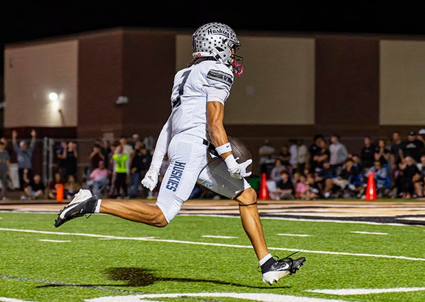 Hamilton sophomore Roye Oliver III heads to the end zone for one of his three touchdowns on the night in a big rivalry win over Basha. (PHOTO: Steven Davis)