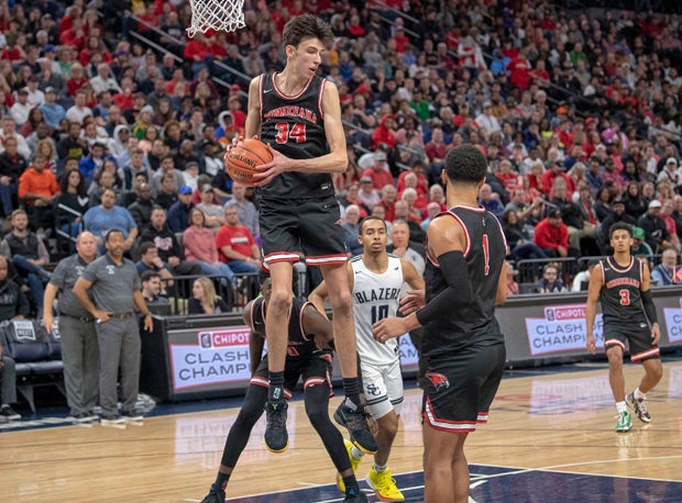 2020-21 MaxPreps National Player of the Year Chet Holmgren (34) of Minnehaha Academy in Minnesota hopes to lead top seed Gonzaga to its first national championship. 
