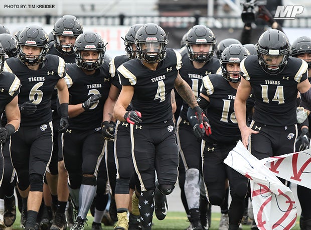 Southern Columbia Area (Pa.) won its third straight PIAA Class AA state title and 10th overall with a 74-7 win over Avonworth. The Tigers also set the PIAA single-season points record with 886. 