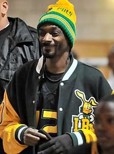 Snoop Dogg still supports his old school. 