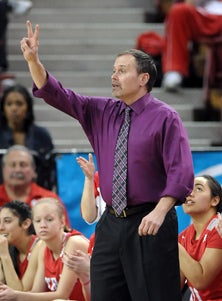 That's No. 1 coach, not No. 2.
Kevin Kiernan's Mater Dei team
took first in the top division
of Nike TOC.