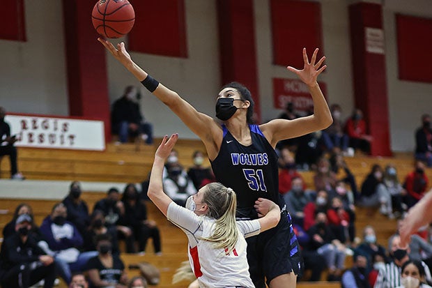 Lauren Betts in action during Colorado's Class 5A state tournament.