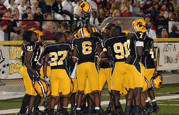 Valdosta is the high school football program with the most all-time wins with 876.