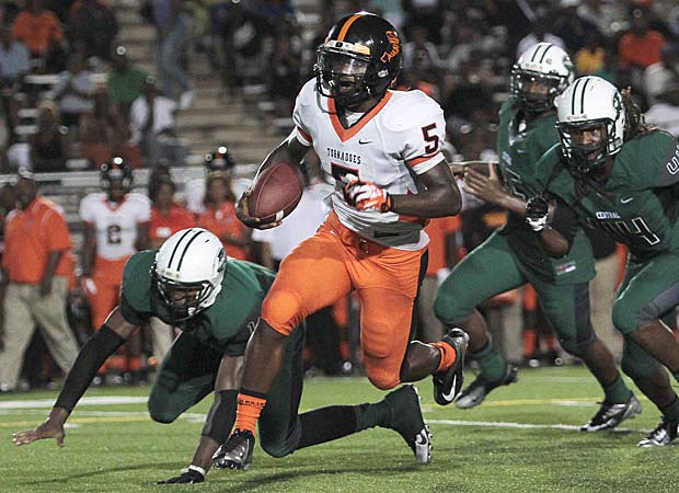 Treon Harris accounted for 222 yards and three touchdowns and had a huge second half, lifting Washington to a 28-17 win over crosstown rival Central before 8,000 fans jammed into Traz Powell Stadium in Miami.