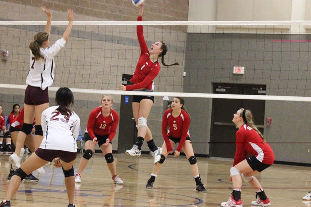 Katie Murphy leads a Trinity Lutheran team that is off to a 2-0 start following a record season in 2013. The Saints are the MaxPreps Oregon Team of the Week.