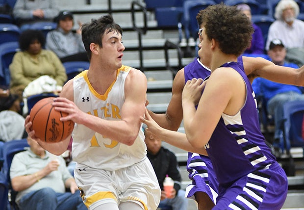 Alter's Dominic Laravie scored 29 points to surpass 1,000 in a win over archrival Chaminade Julienne.