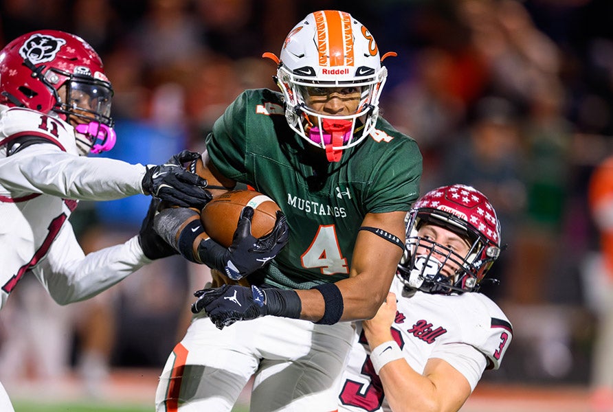 Jaxon Dollar has been tough to tackle in North Carolina this season, helping East Lincoln average 43.1 points per game en route to a 9-1 record. (PHOTO: Brad Arrowood)