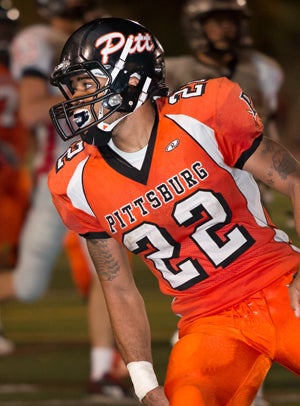 Harris Ross had only 21 carries on Friday
to pile up all those yards. He averaged
22.1 yards per carry.