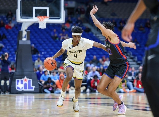 Five-star Class of 2023 guard Ja'Kobe Walter drives toward the basket in the Texas Class 6A state title game.