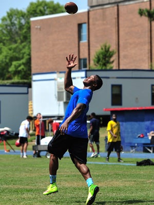Demaryius Thomas hauls in a one-handed catch.