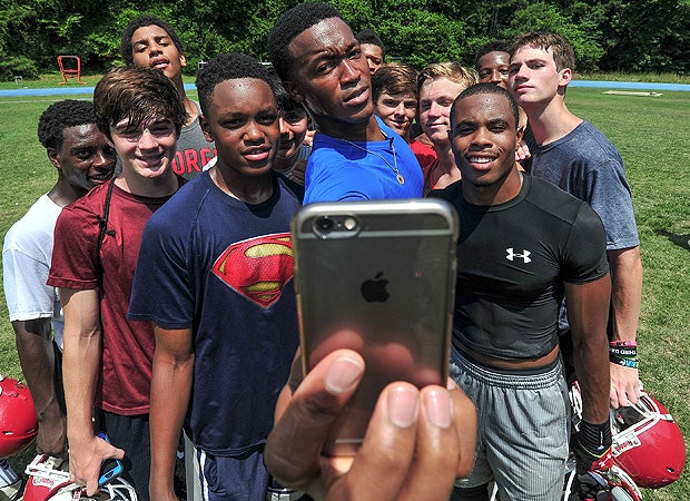 Denver Broncos wide receiver Demaryius Thomas surprises high school football players at Dunwoody High School.
