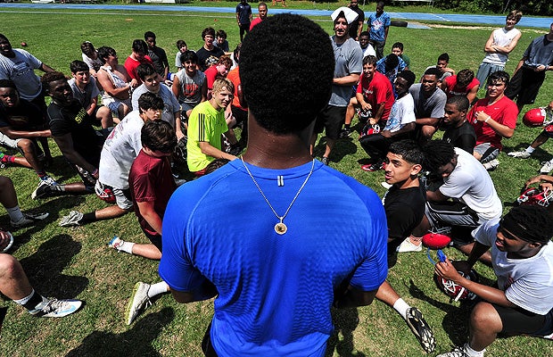 Demaryius Thomas speaks to students at Dunwoody High School.