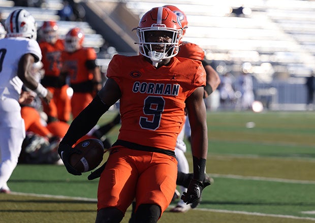 Shown here scoring one of his five touchdowns Saturday, junior tight end Elijah Lofton of Bishop Gorman already holds four FBS offers. (Photo: Dion Rosenberry)