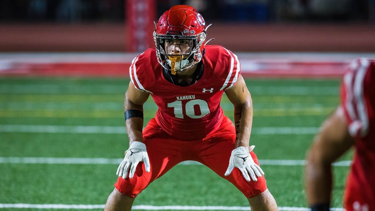 Liona Lefau named 2022 MaxPreps Hawaii High School Football Player of the Year