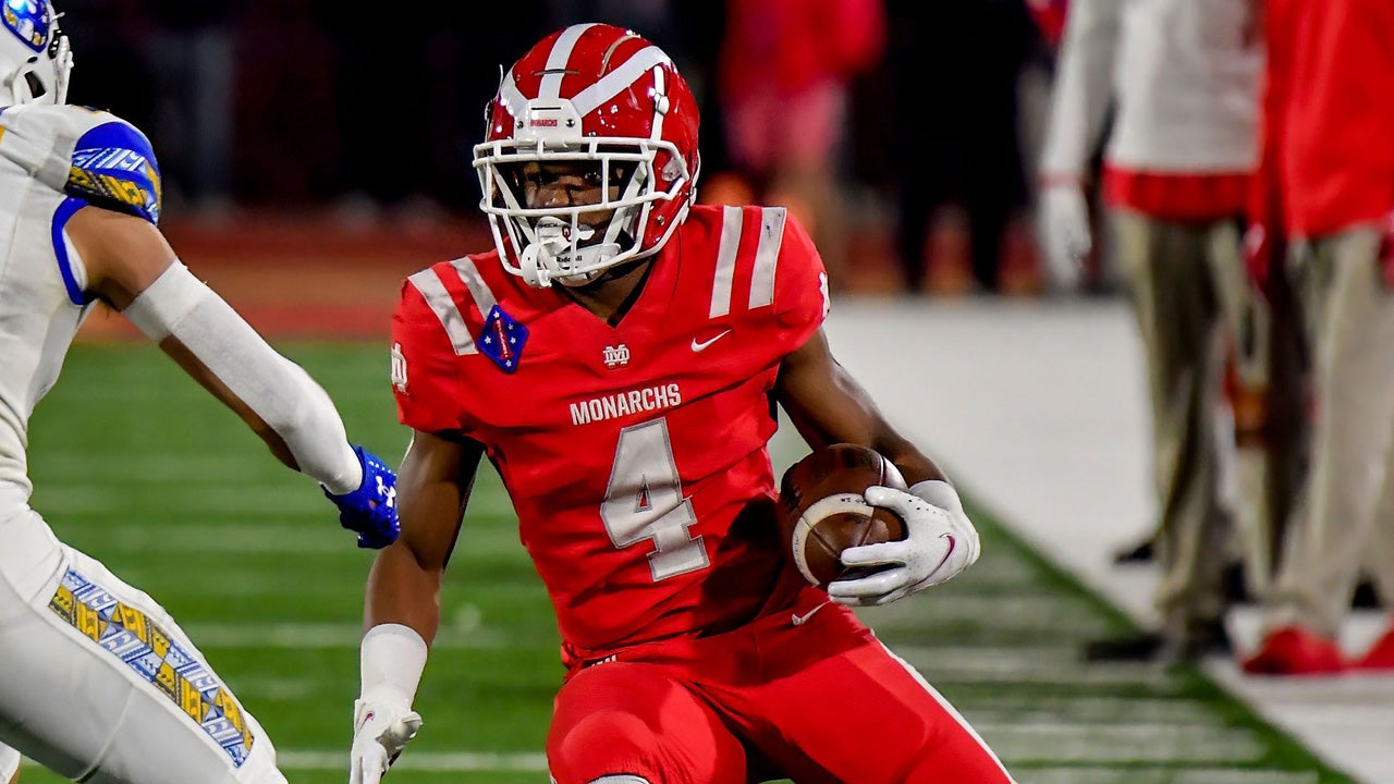 High school football: Mater Dei all but clinches No. 1 spot with decisive CIF title win over Serra