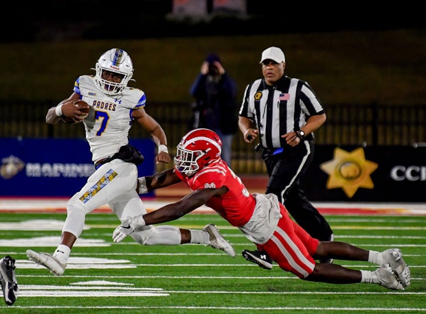Trying to corral Dominique Lampkins was not easy — he rushed for 68 yards and team's only touchdown.