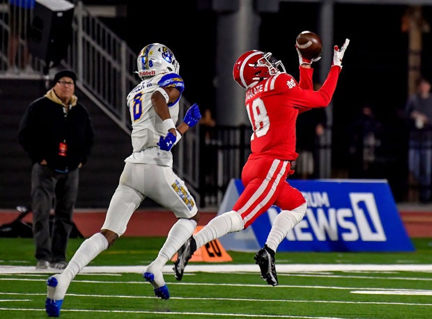 Cooper Barkarte hauls in a 78-yard touchdown bomb from Elijah Brown on Mater Dei's second play from scrimmage.