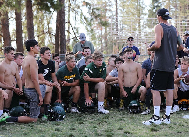 Former Paradise, Oregon and NFL standout Jeff Maehl gives the Bobcats a pregame speech.