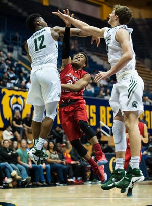 De La Salle (in white) and Orange Lutheran
had to fight for every basket.