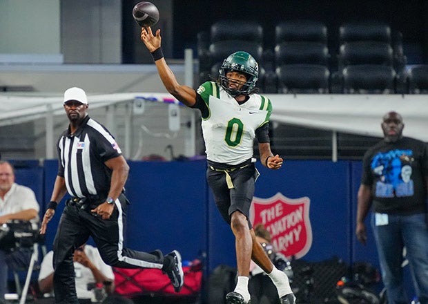 DeSoto quarterback Legend Howell threw for 280 yards and four touchdowns without an interception against King. (PHOTO: Alex Garza)